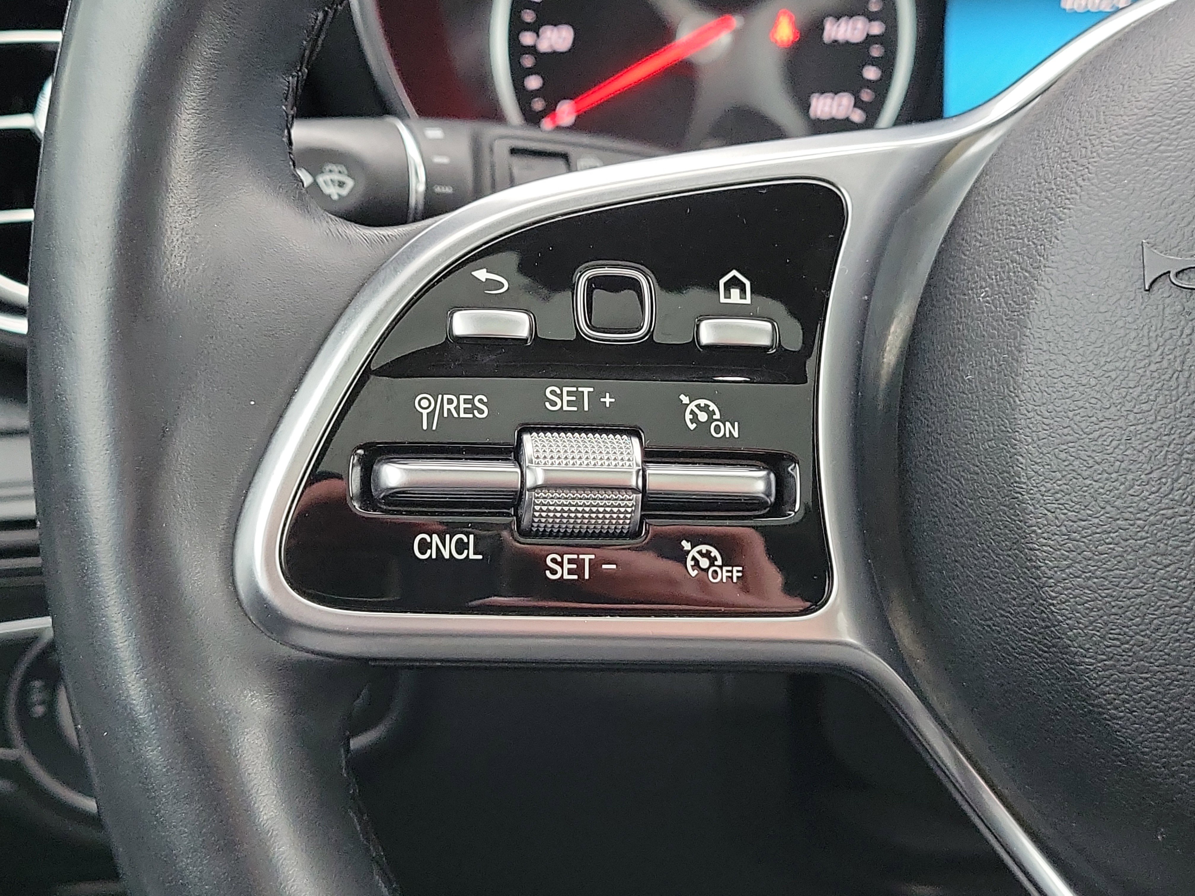 Used 2020 Mercedes-Benz GLC 300 4MATIC image 13