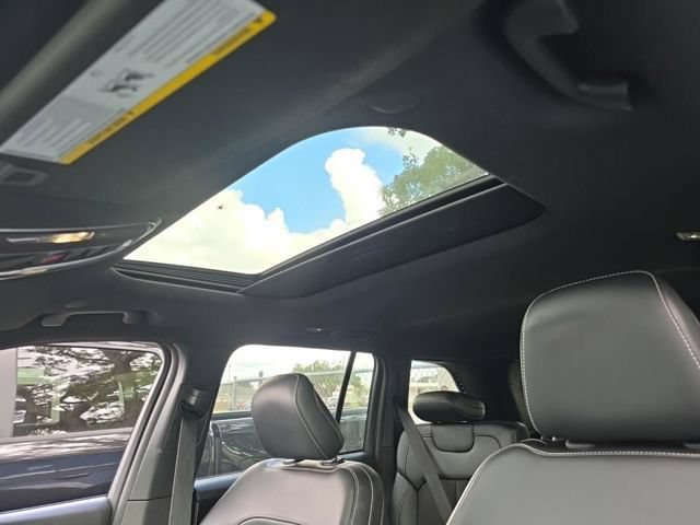 Used 2023 Jeep Grand Cherokee Altitude AWD/4WD image 10