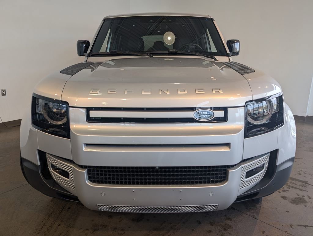 Used 2024 Land Rover Defender 110 SE image 2