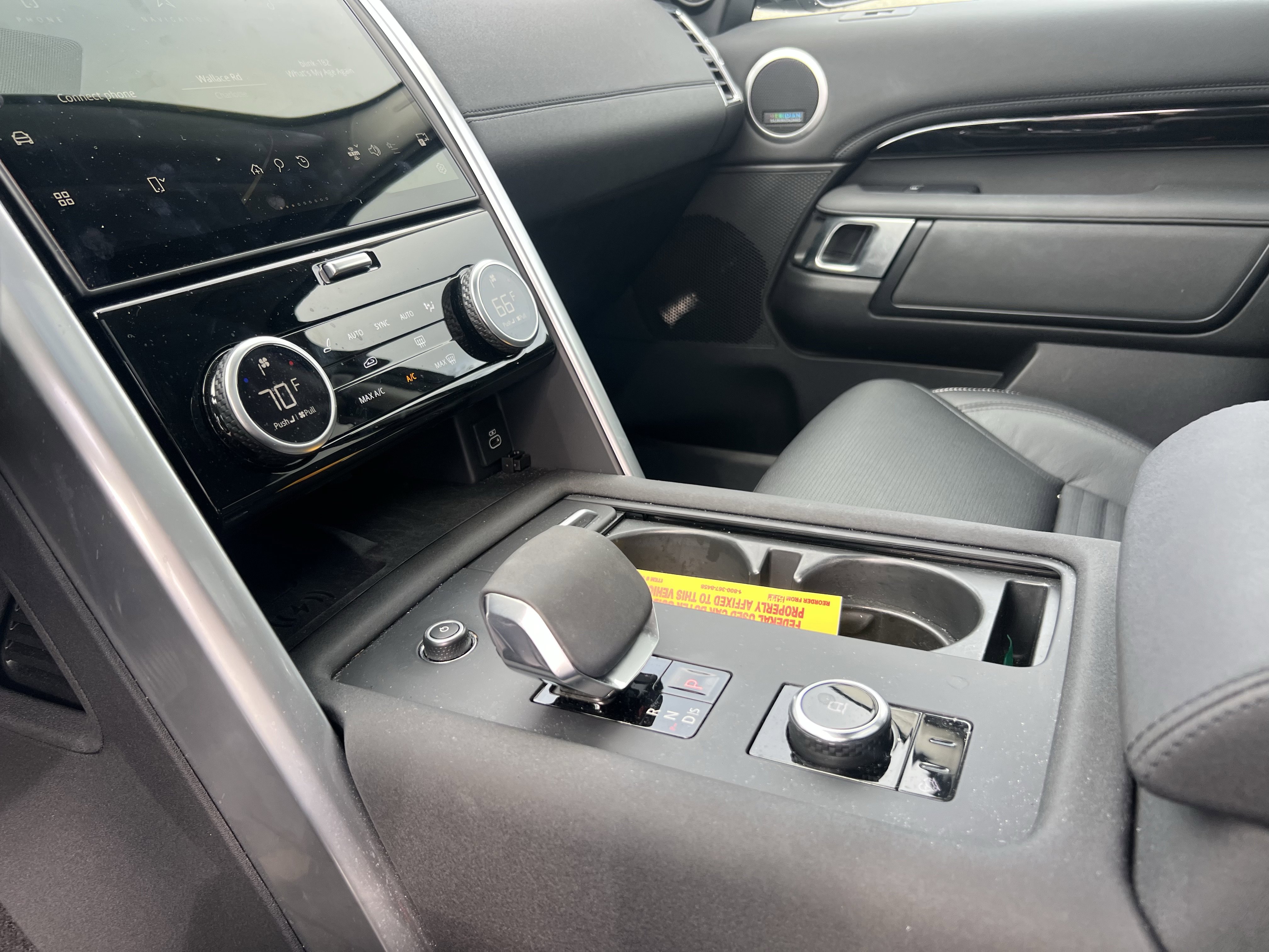 Certified 2024 Land Rover Discovery S image 27