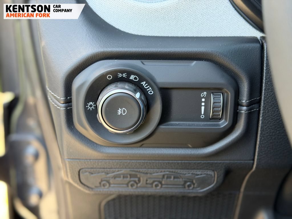 Used 2026 Jeep Wrangler Unlimited Sahara AWD/4WD image 18