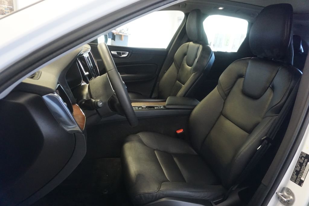 Used 2024 Volvo XC60 B5 Plus AWD/4WD image 18