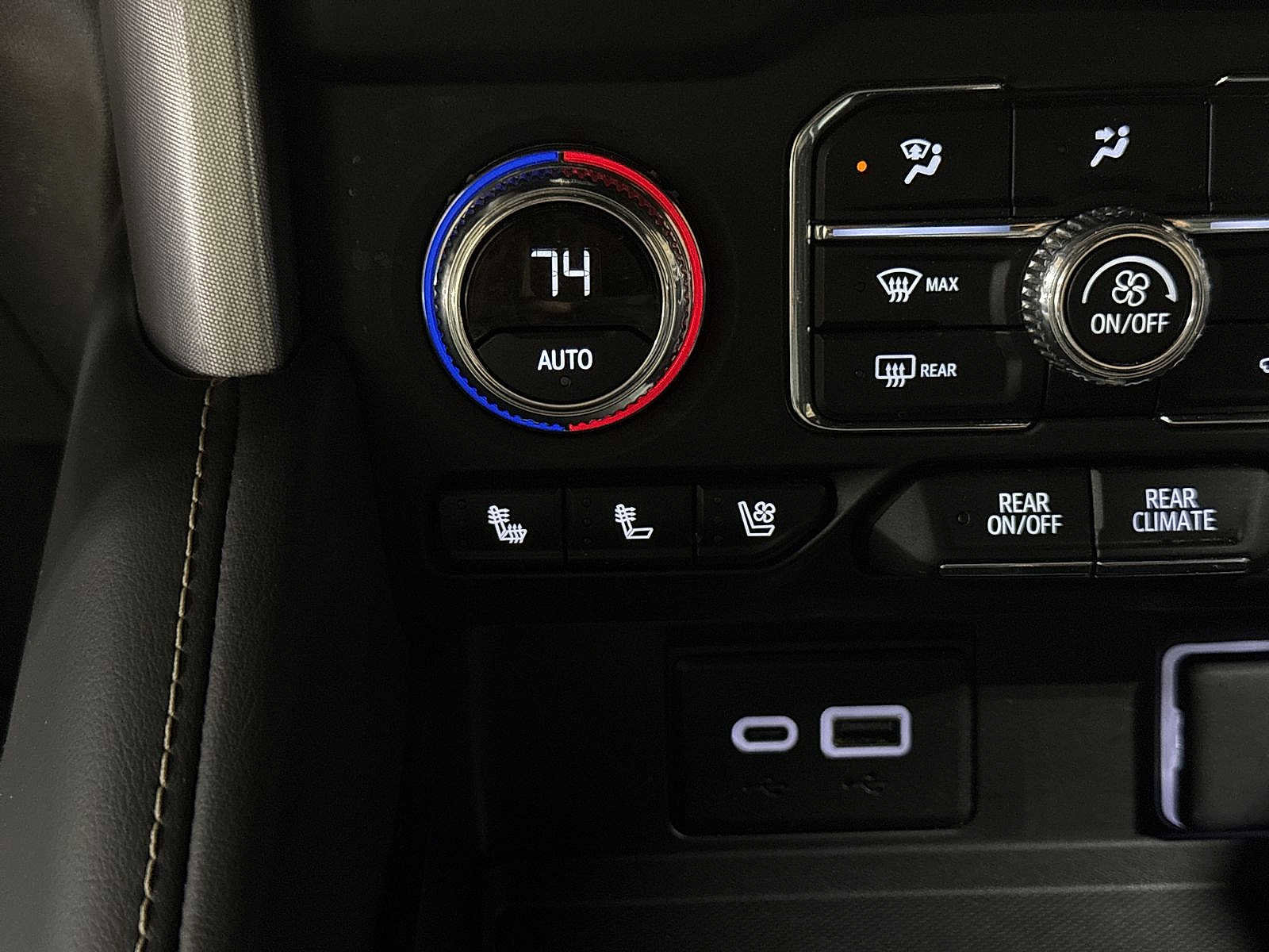 Used 2024 GMC Yukon SLT image 33