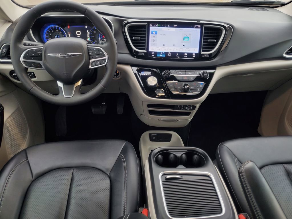 Used 2024 Chrysler Pacifica Touring-L FWD image 29