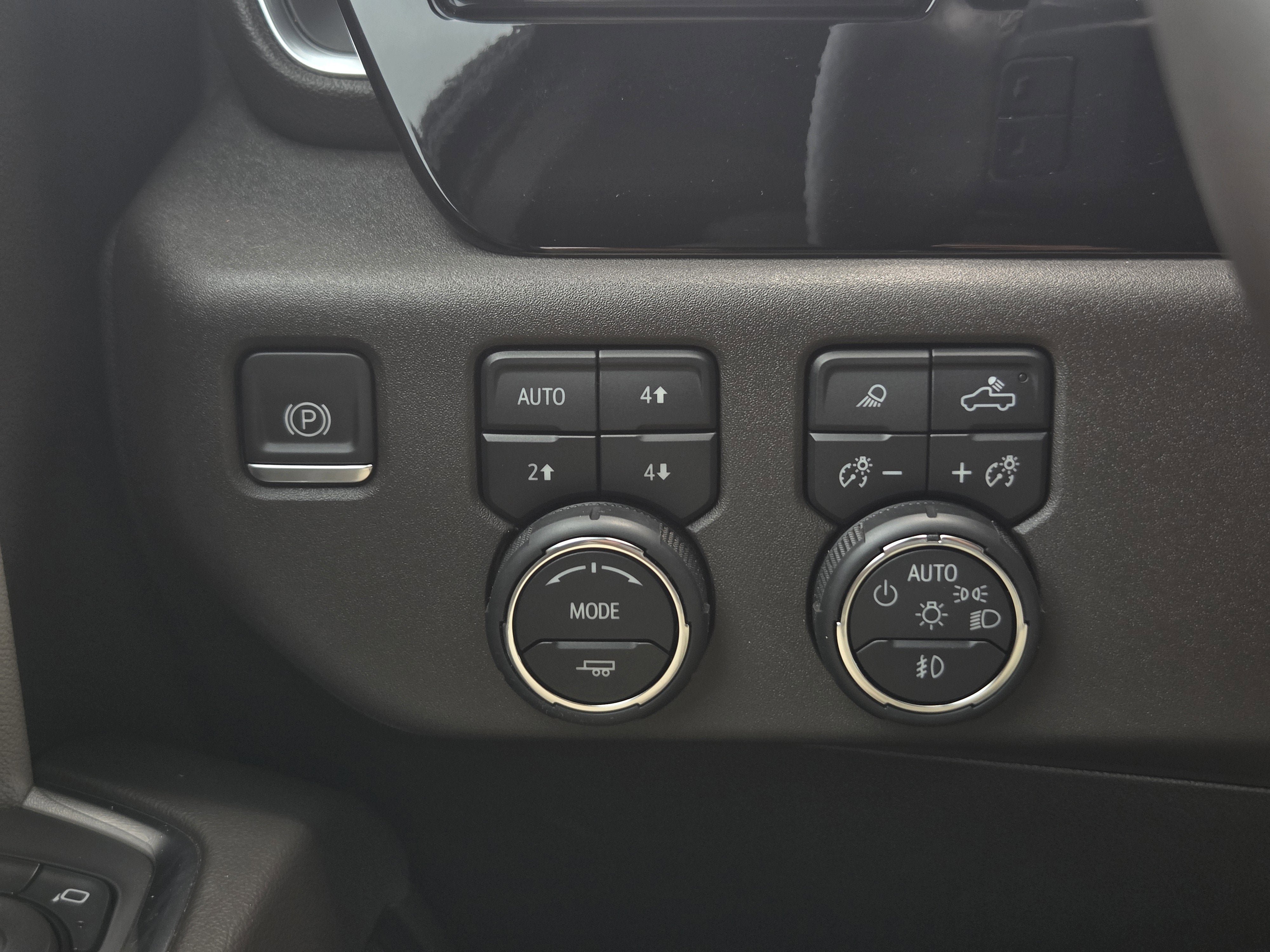 Used 2024 Chevrolet Silverado 1500 LT Trail Boss w/ LT Trail Boss Premium Package AWD/4WD image 26