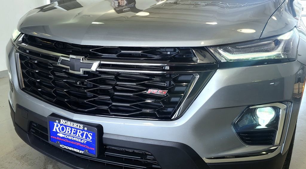 Used 2023 Chevrolet Traverse RS image 4