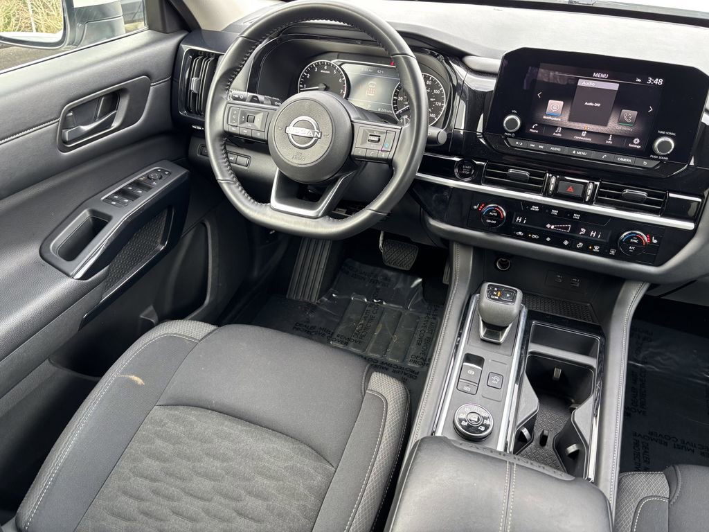 Used 2025 Nissan Pathfinder SV AWD/4WD image 22