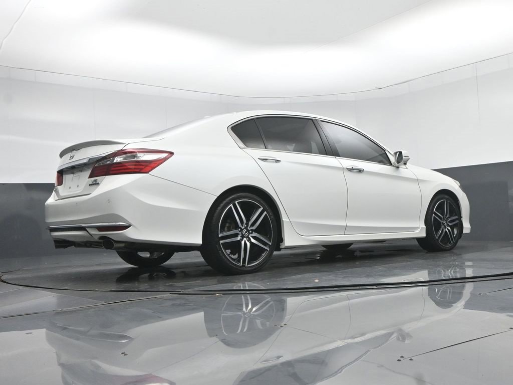 Used 2017 Honda Accord Touring image 60