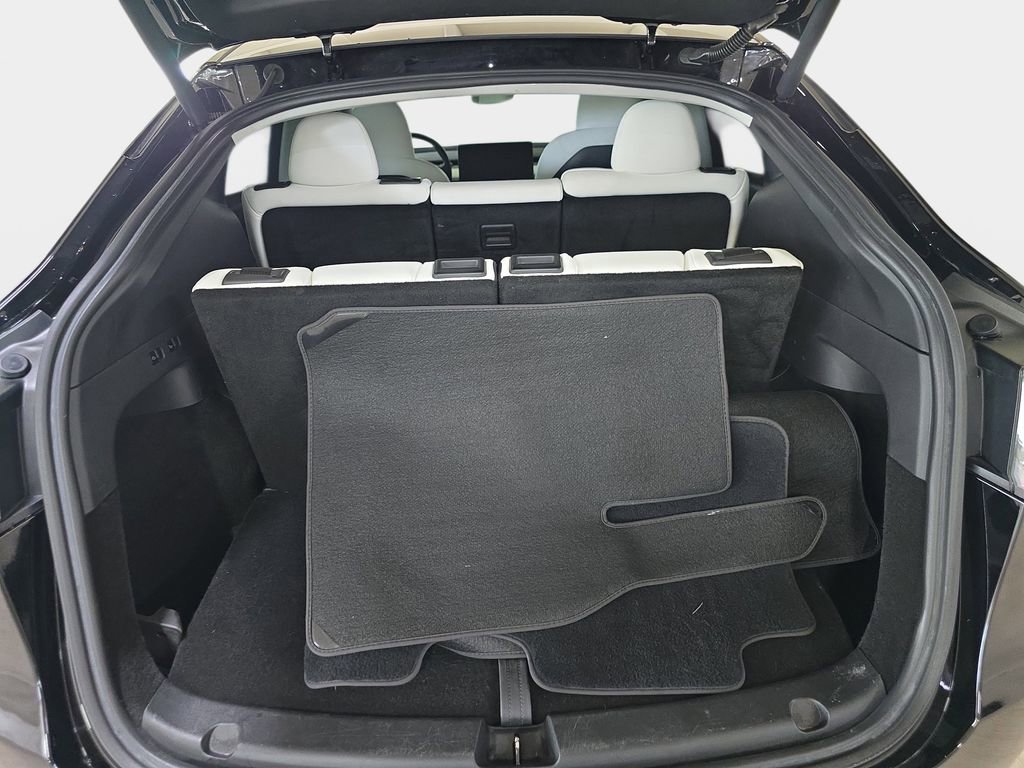 Used 2022 Tesla Model Y Long Range image 30