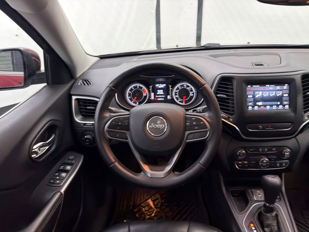 Used 2019 Jeep Cherokee Latitude Plus w/ Comfort/Convenience Group FWD image 24