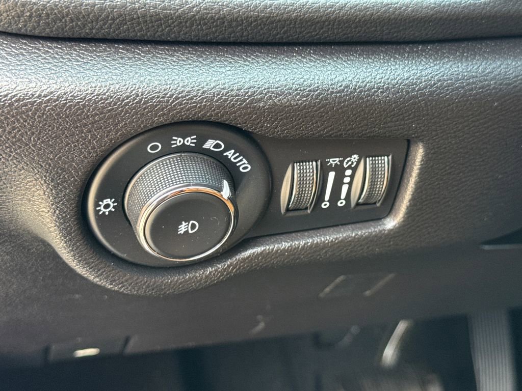 Certified 2023 Chrysler Pacifica Pinnacle FWD image 26