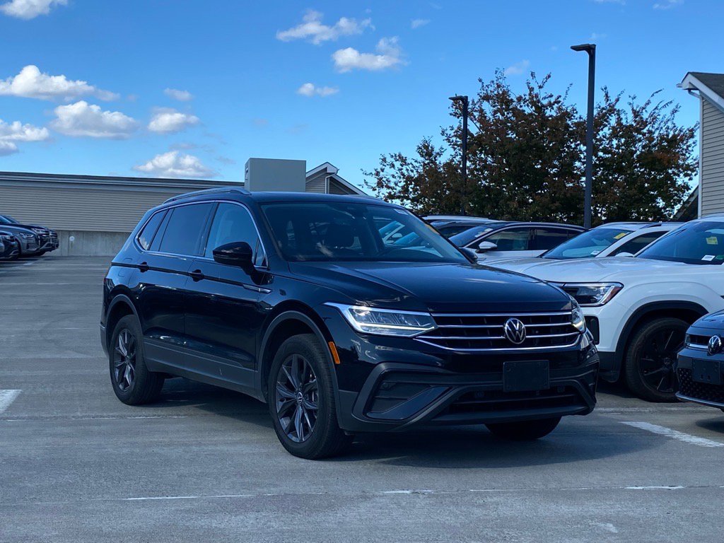 Used 2022 Volkswagen Tiguan SE w/ Panoramic Sunroof Package