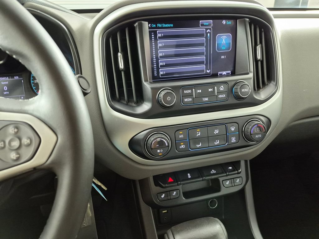 Used 2015 Chevrolet Colorado LT w/ Luxury Package RWD image 18