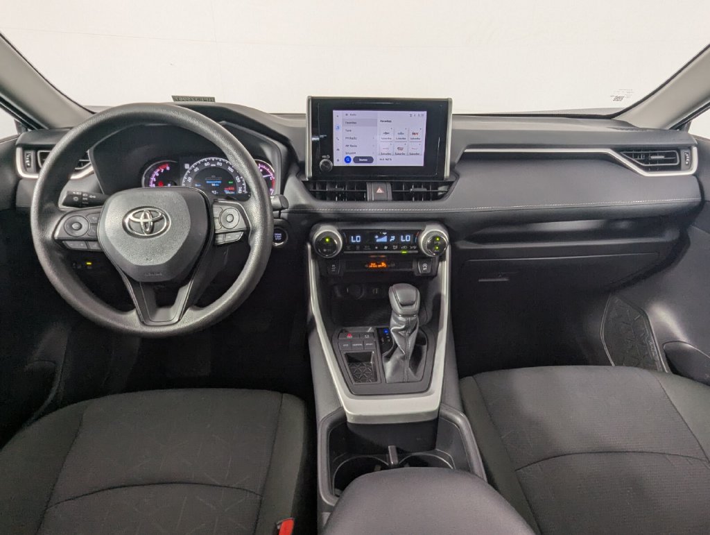 Used 2025 Toyota RAV4 XLE FWD image 15