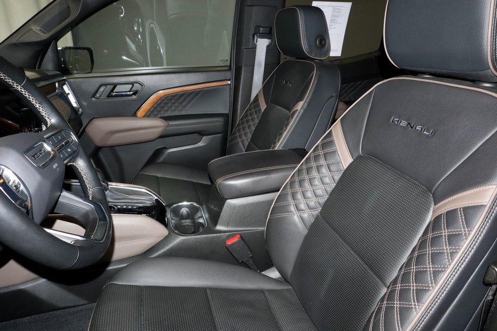 Used 2023 GMC Canyon Denali image 24