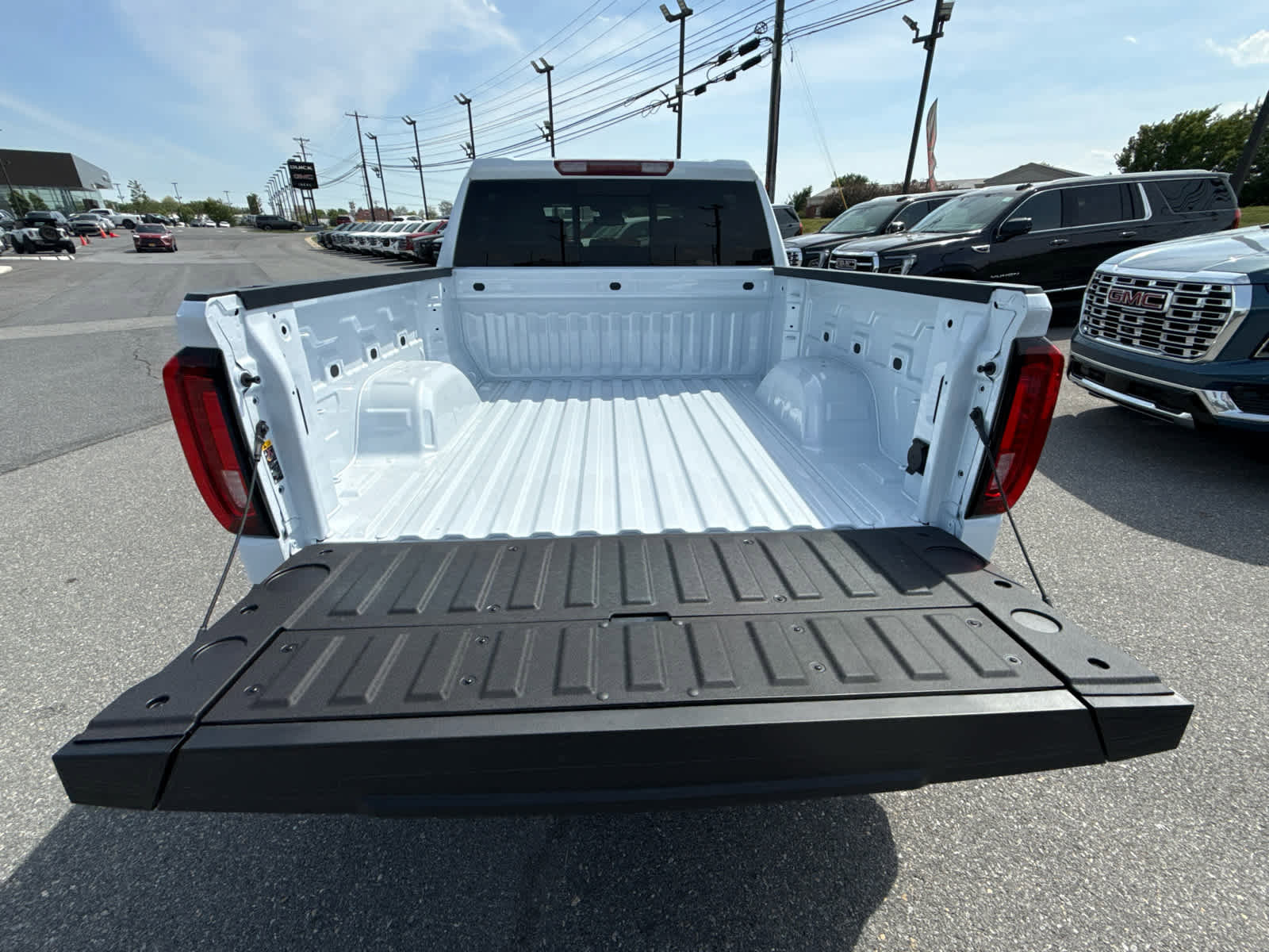 Used 2026 GMC Sierra 1500 SLT w/ SLT Premium Package AWD/4WD image 24