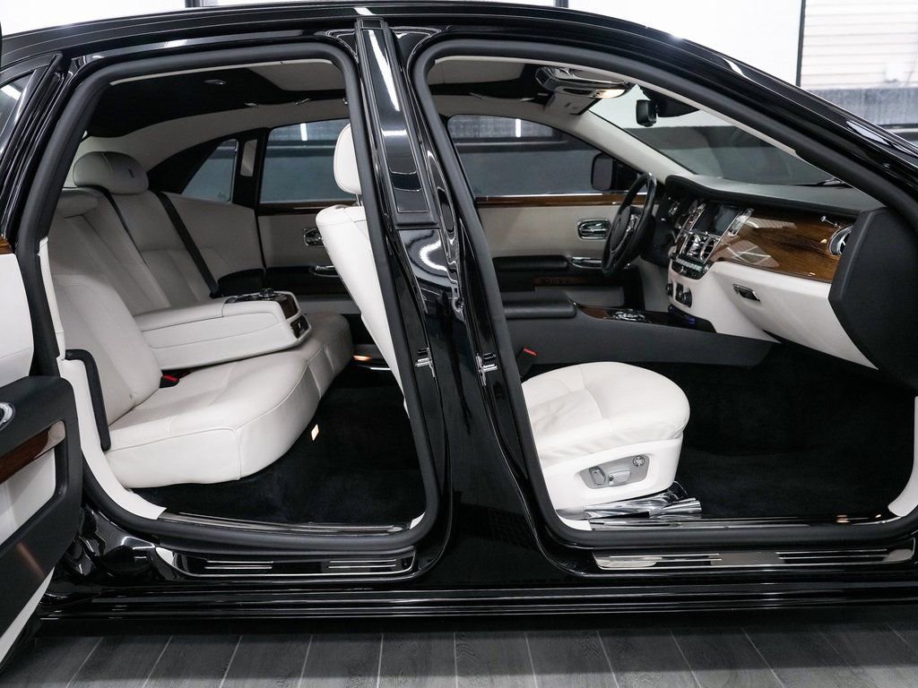 Used 2011 Rolls-Royce Ghost image 12