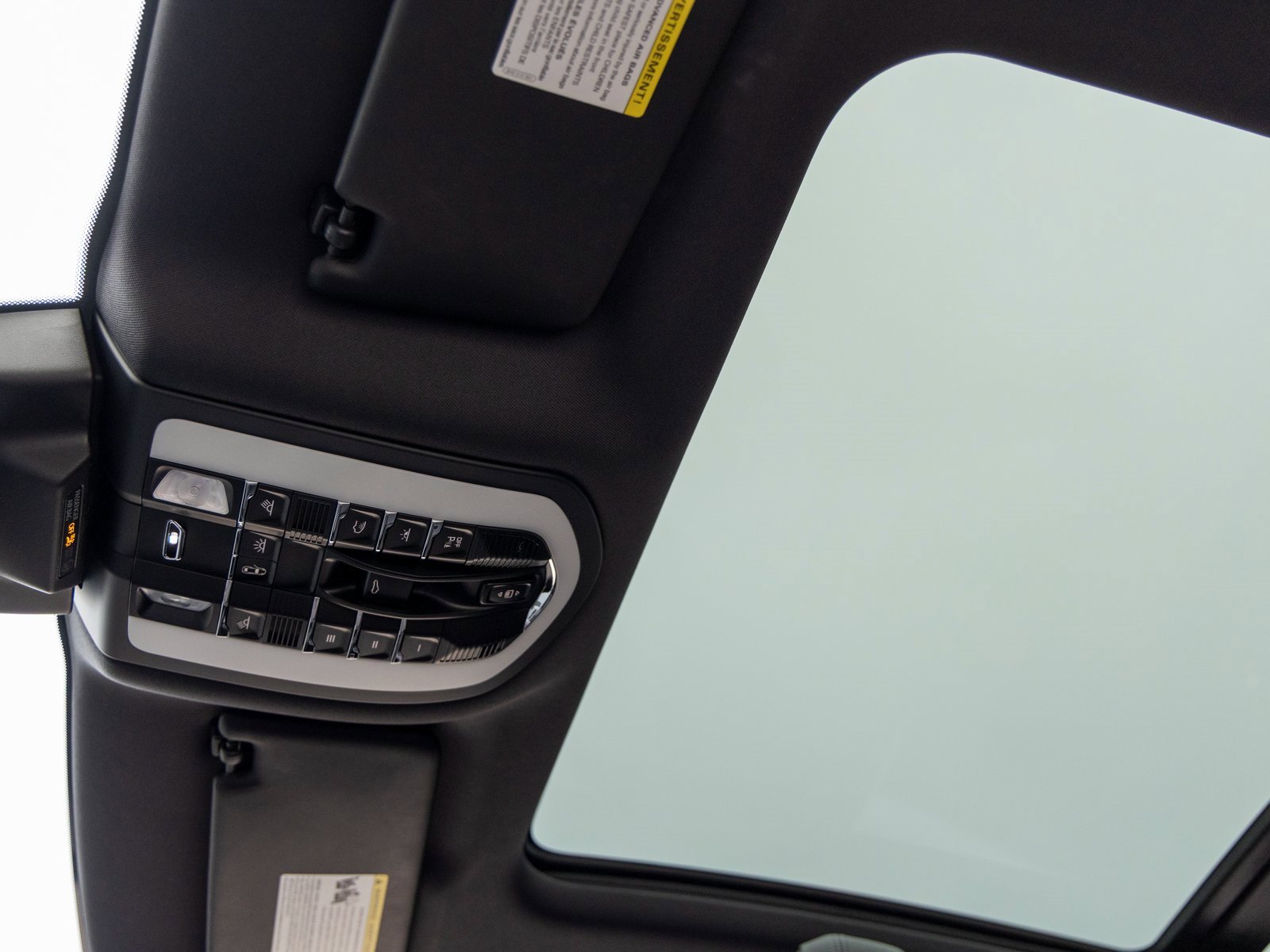 Certified 2025 Porsche Macan image 28