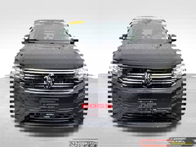 Used 2024 Volkswagen Tiguan SE image 2