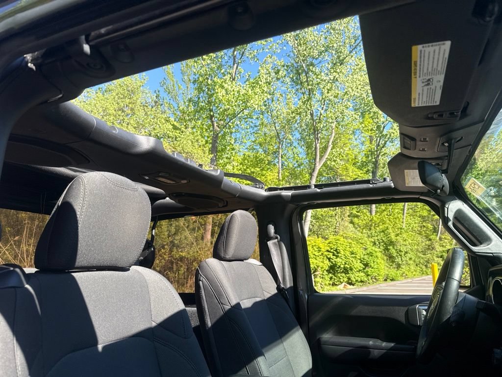 Used 2022 Jeep Wrangler Sport AWD/4WD image 30
