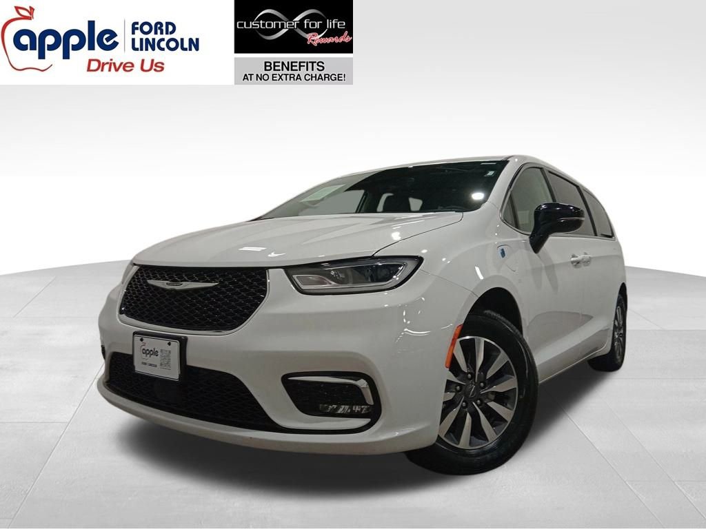 Used 2024 Chrysler Pacifica Select image 1