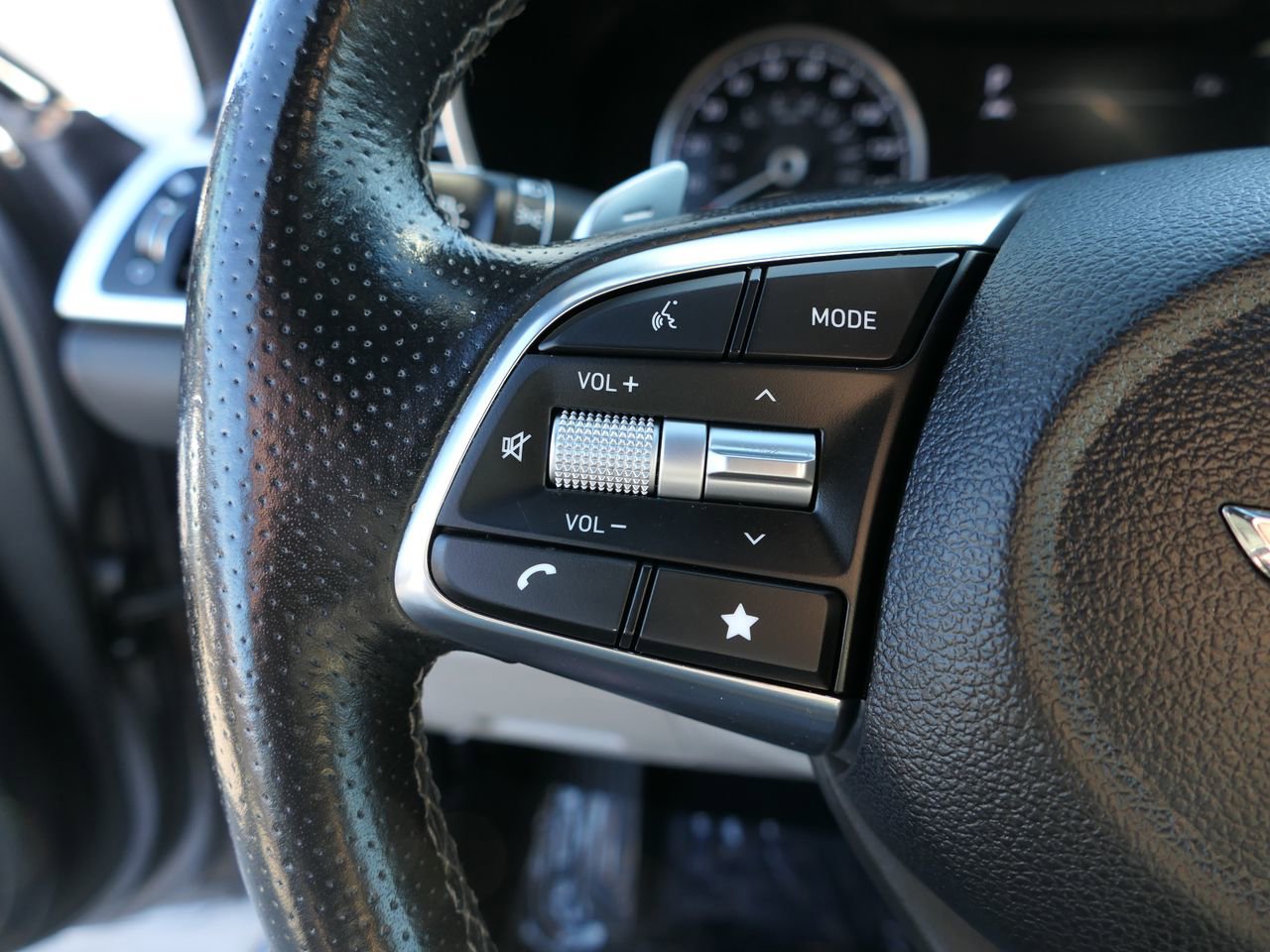 Used 2022 Genesis G70 2.0T image 16