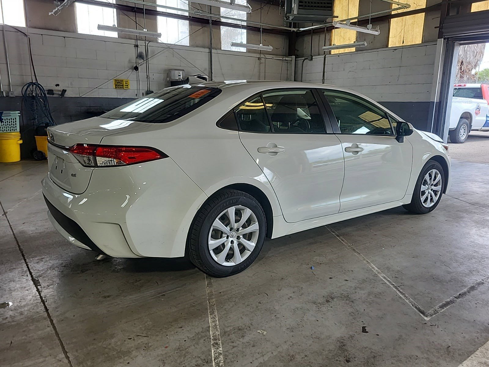Used 2020 Toyota Corolla LE FWD image 4