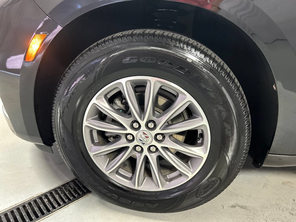 Used 2024 Buick Enclave Essence w/ Technology Package FWD image 9