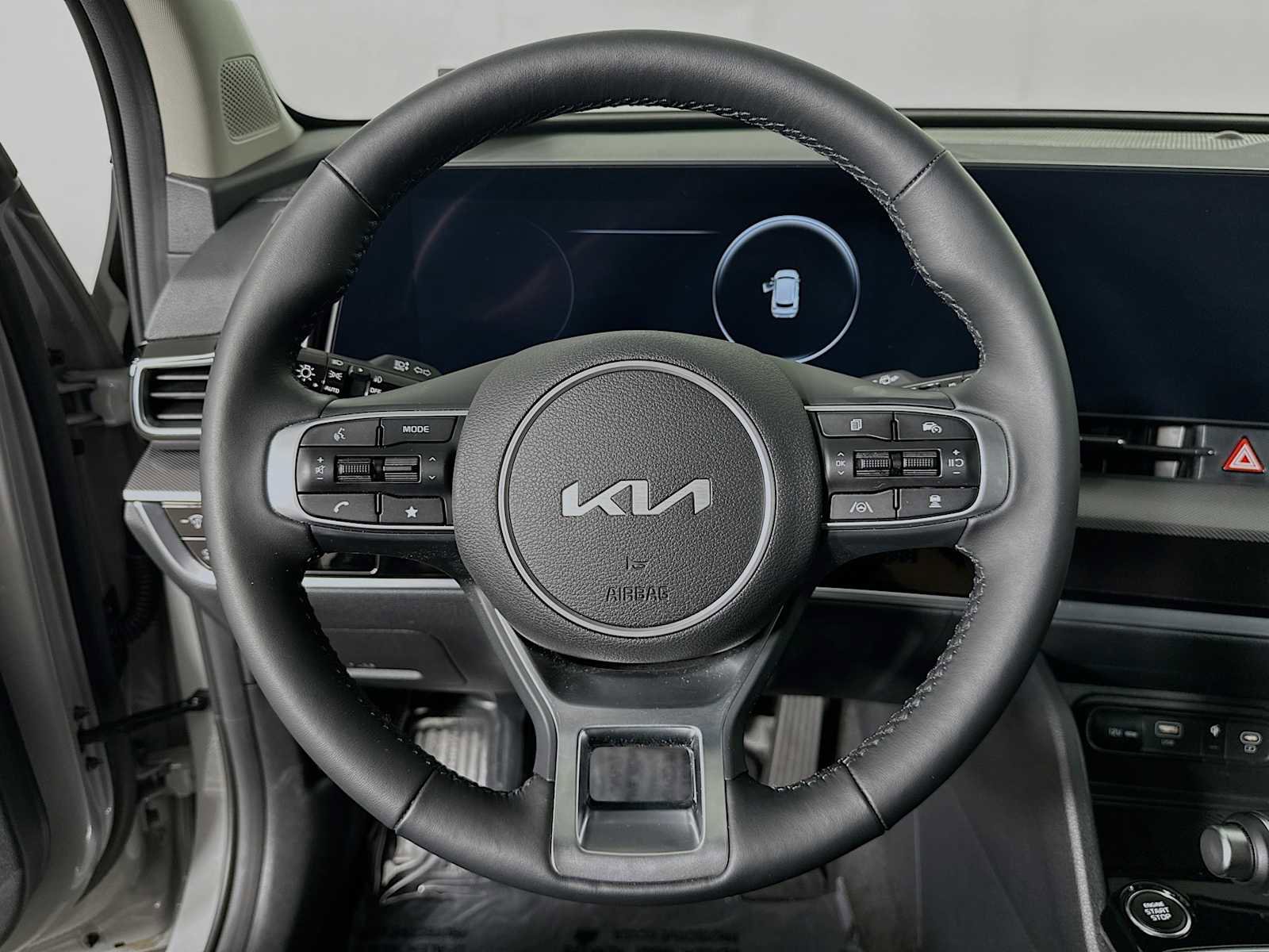 Used 2025 Kia Sportage SX image 11