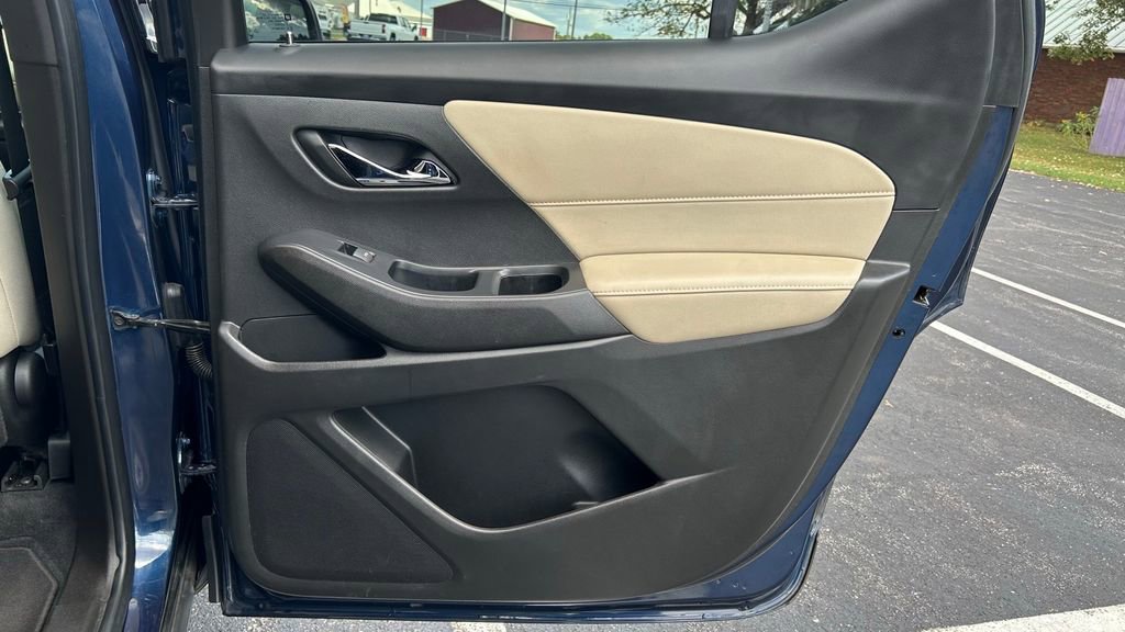 Used 2022 Chevrolet Traverse LS image 12