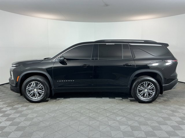 Used 2025 Chevrolet Traverse LT FWD image 8