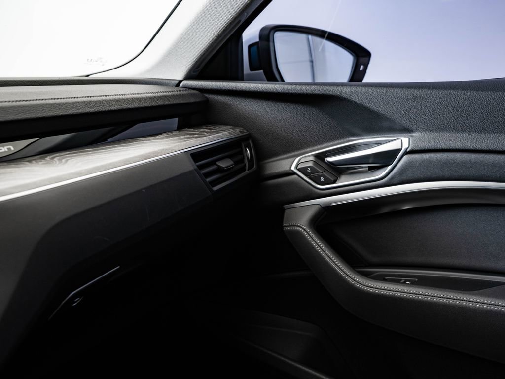 Used 2021 Audi e-tron Premium w/ Convenience Plus Package AWD/4WD image 39