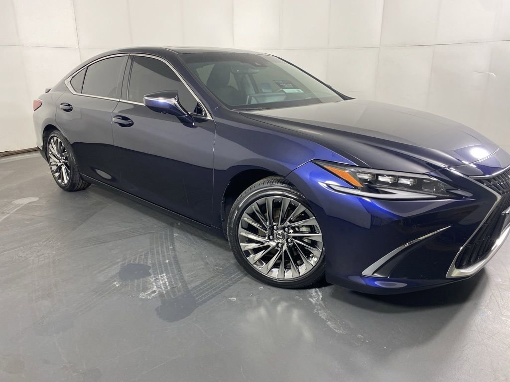 Certified 2025 Lexus ES 300h Ultra Luxury image 4