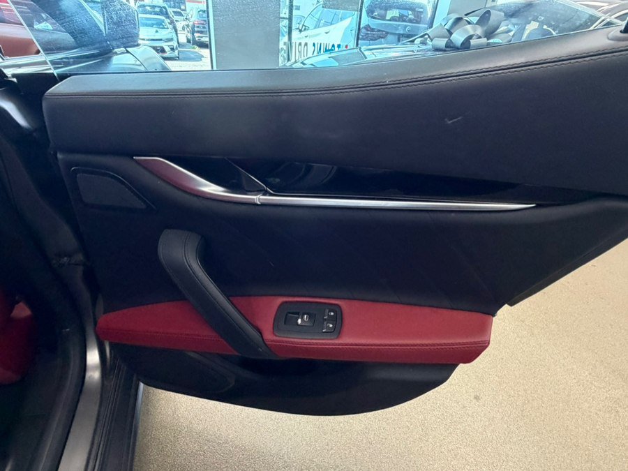 Used 2022 Maserati Ghibli Modena RWD image 35