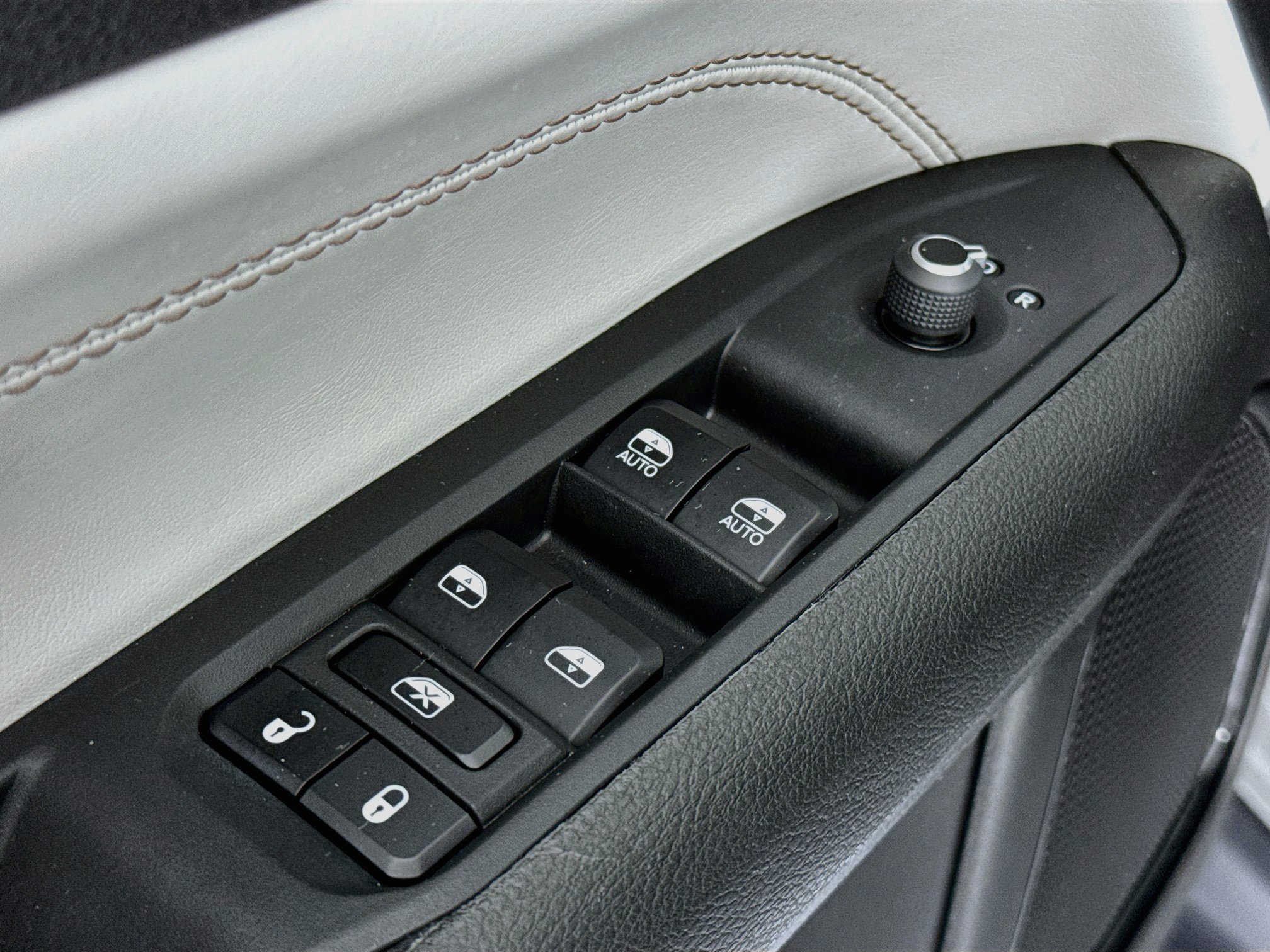 Used 2024 Jeep Compass Limited AWD/4WD image 17