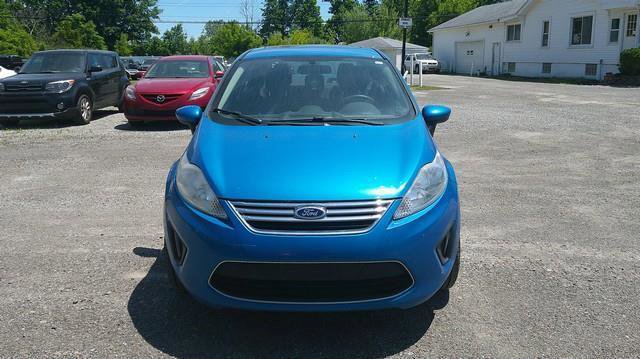 Used 2012 Ford Fiesta SE FWD image 2