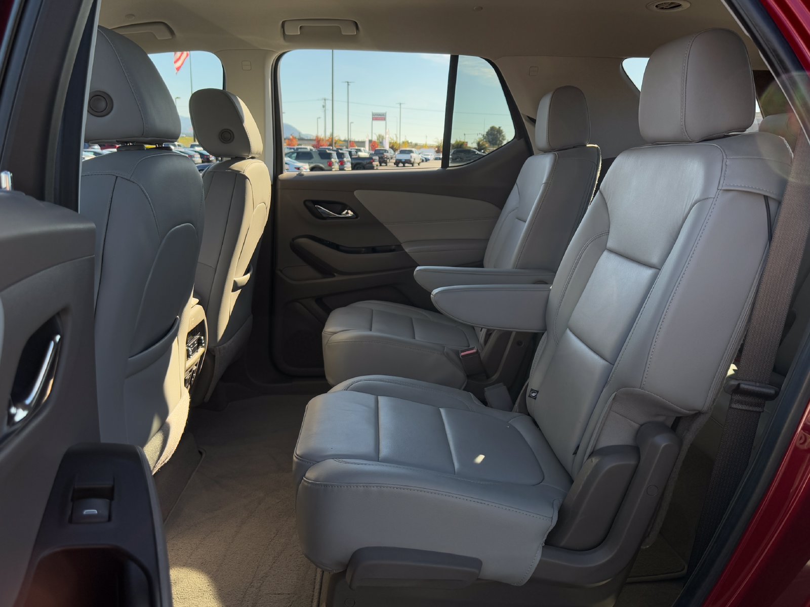 Used 2020 Chevrolet Traverse LT w/ LT Premium Package AWD/4WD image 25