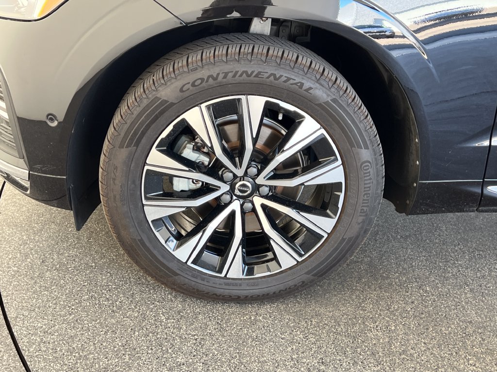 Used 2023 Volvo XC60 B5 Plus AWD/4WD image 28