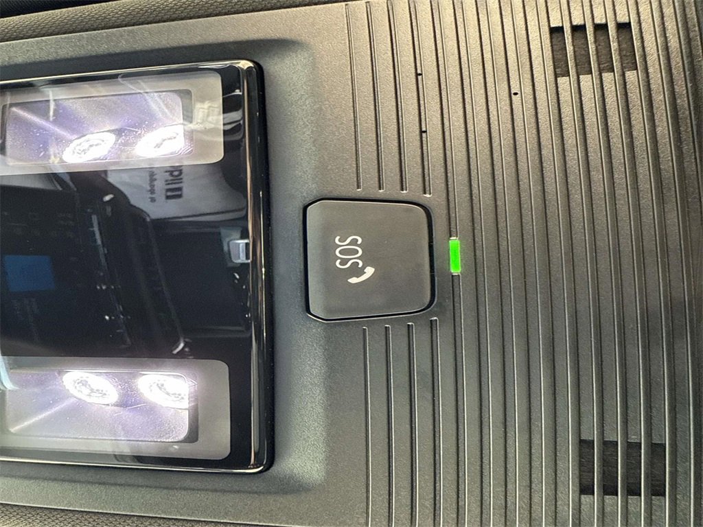 Used 2025 Volkswagen Atlas Cross Sport SE image 22