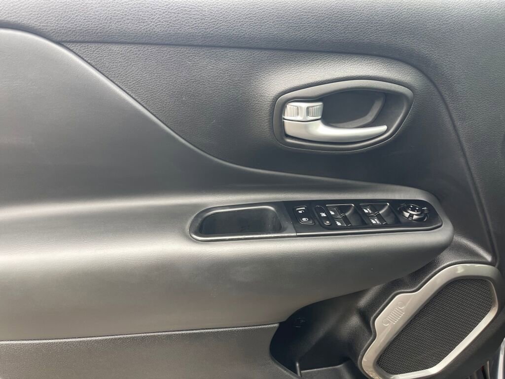 Used 2022 Jeep Renegade Latitude image 10