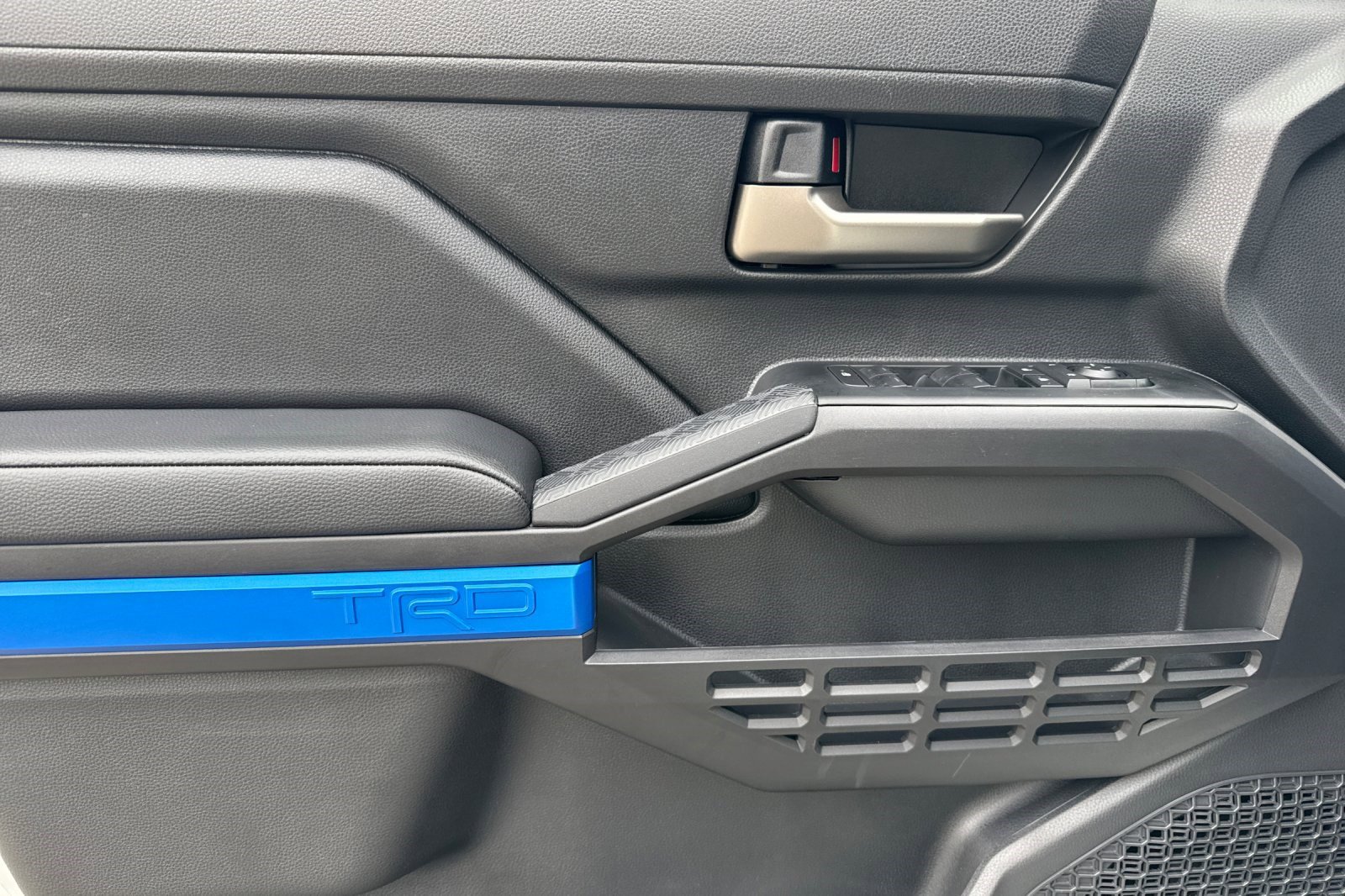 Used 2025 Toyota Tacoma TRD Off-Road image 12