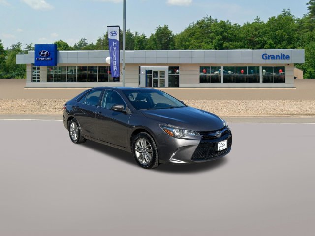 Used 2017 Toyota Camry SE w/ Moonroof Package FWD image 5