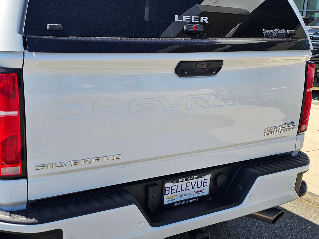 Used 2025 Chevrolet Silverado 2500 High Country w/ High Country Premium Package AWD/4WD image 16