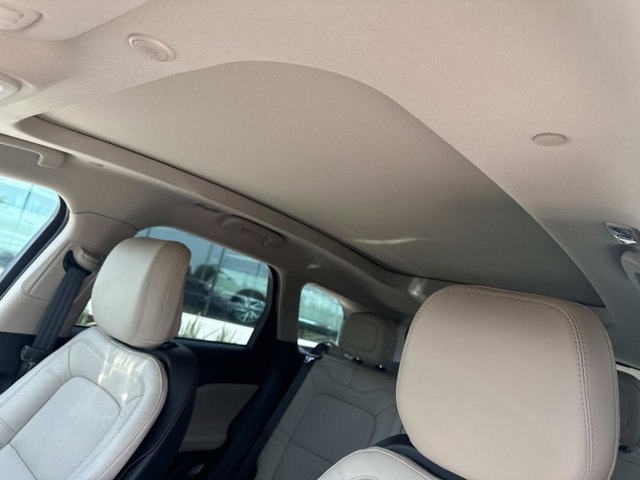 New 2025 Lincoln Corsair Reserve w/ Equipment Group 202A image 31