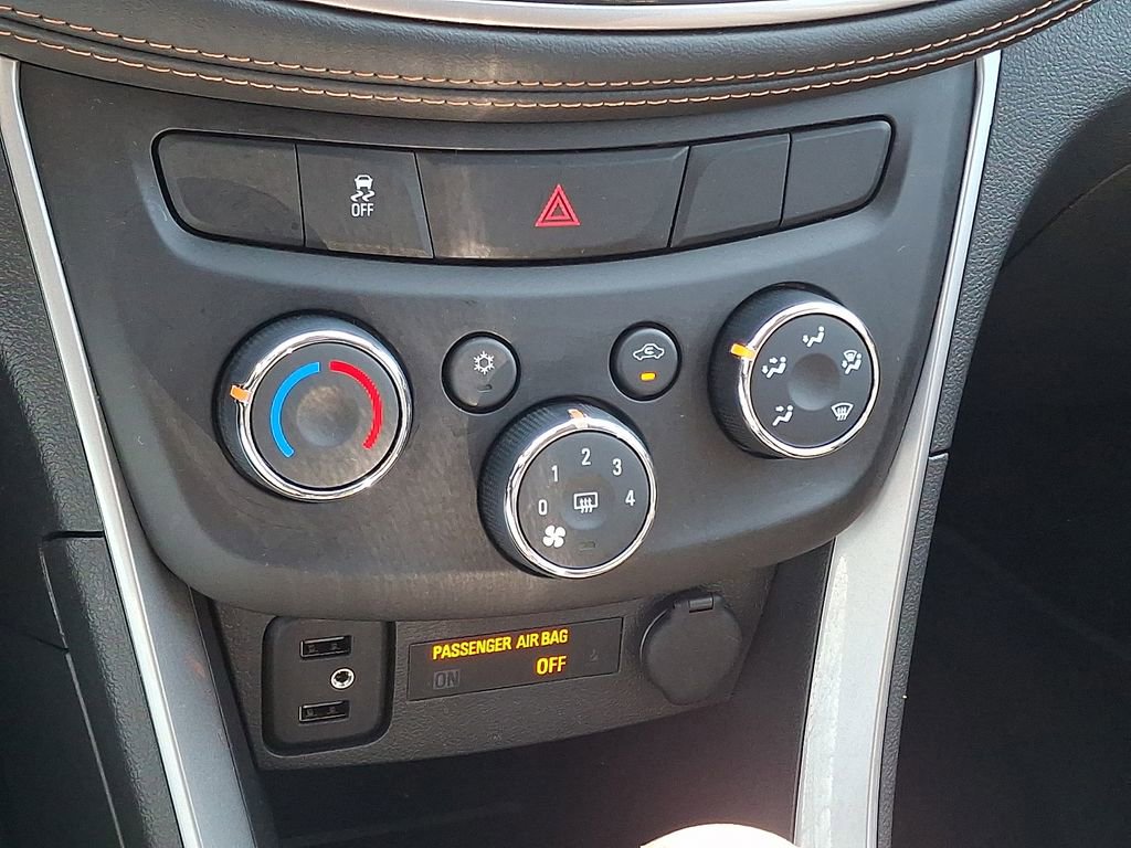 Used 2022 Chevrolet Trax LT w/ LT Convenience Package image 18