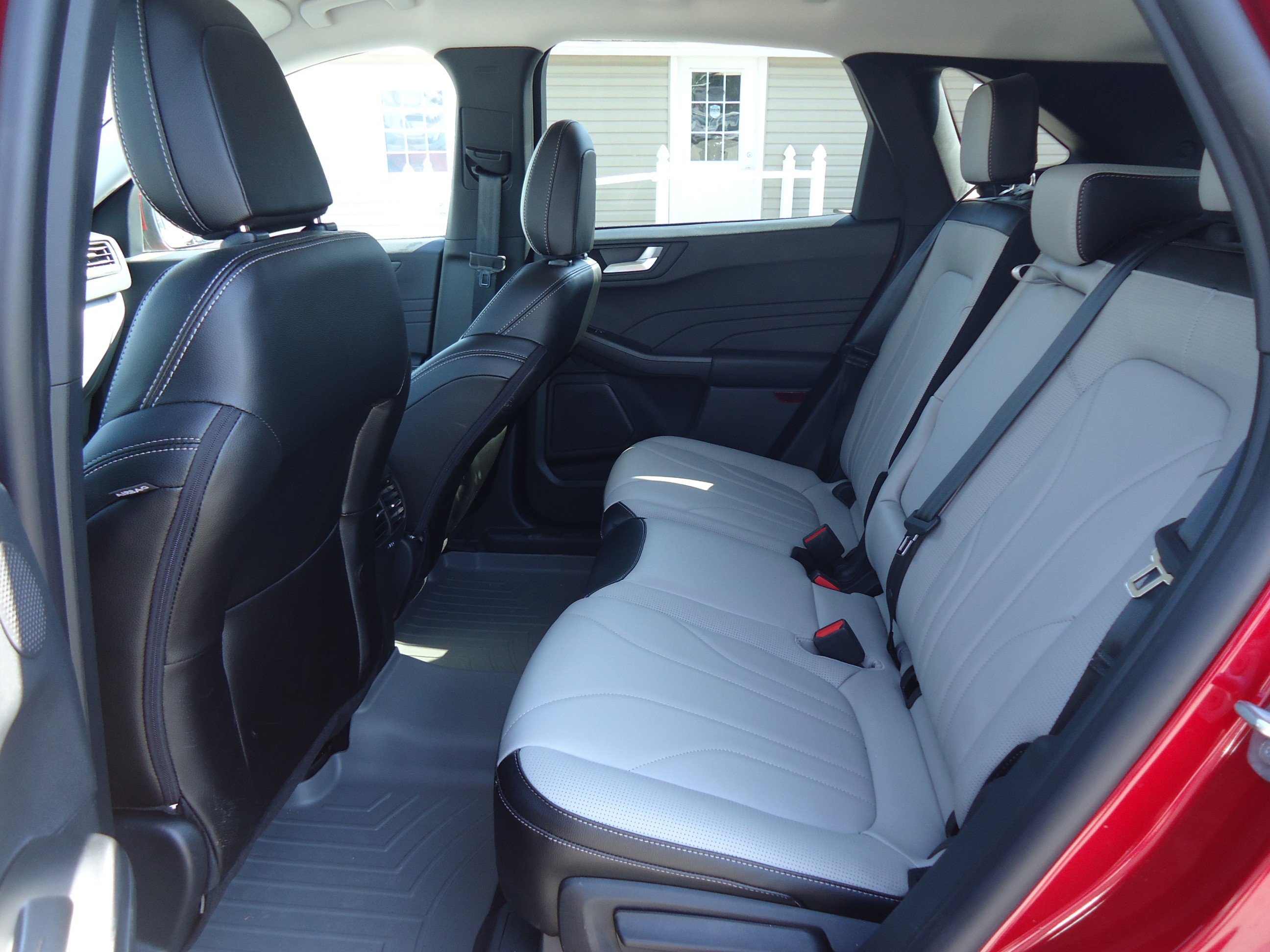 Used 2025 Ford Escape Platinum w/ Premium Technology Package AWD/4WD image 30