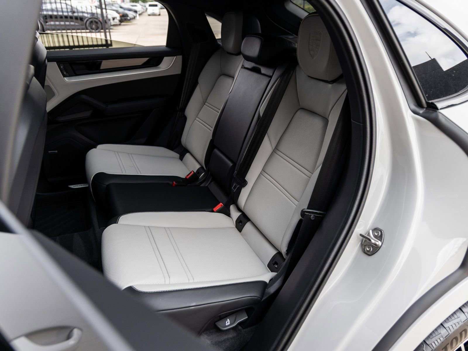 Certified 2026 Porsche Cayenne Coupe AWD/4WD image 35