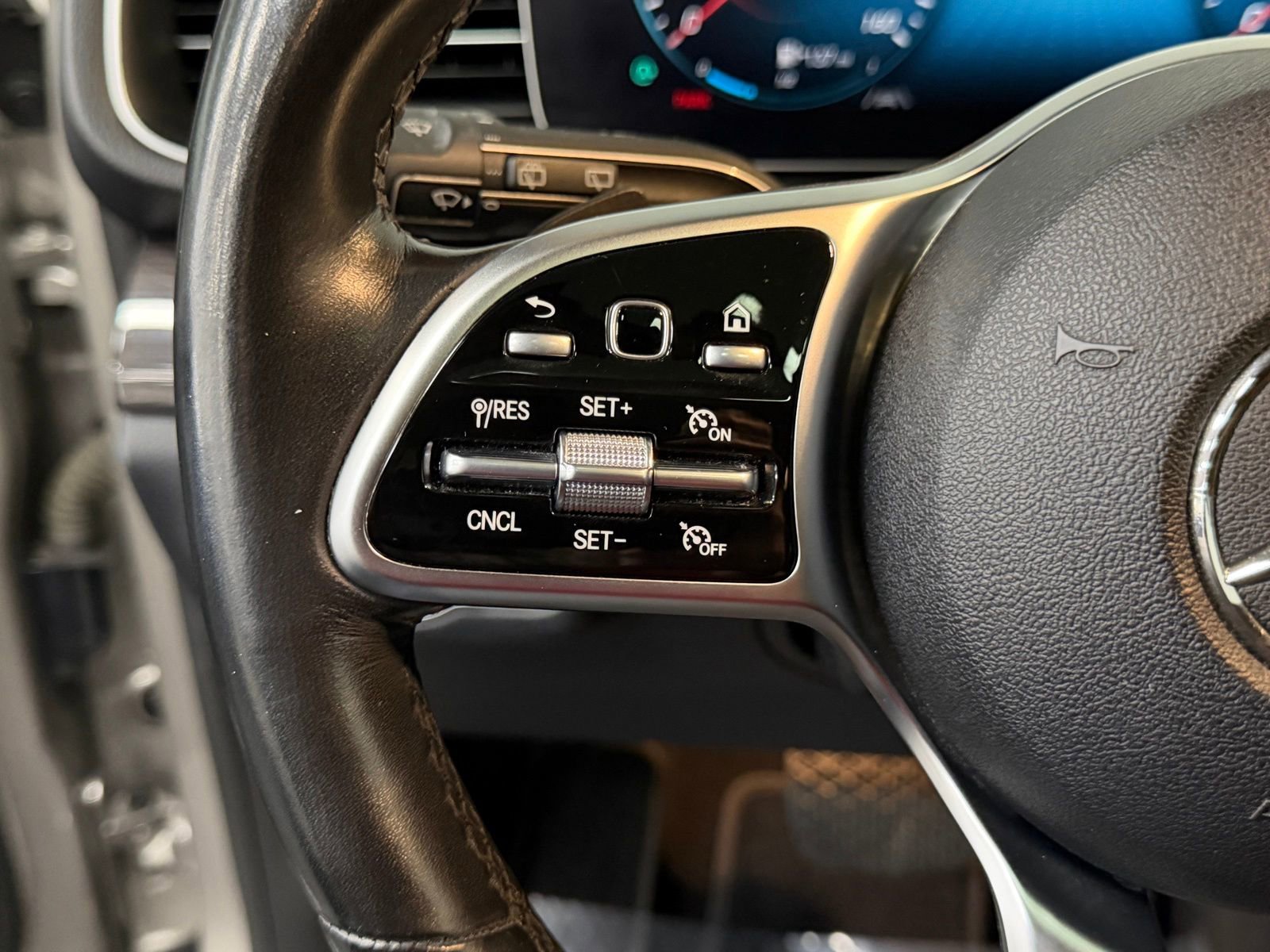 Used 2020 Mercedes-Benz GLE 350 4MATIC image 29