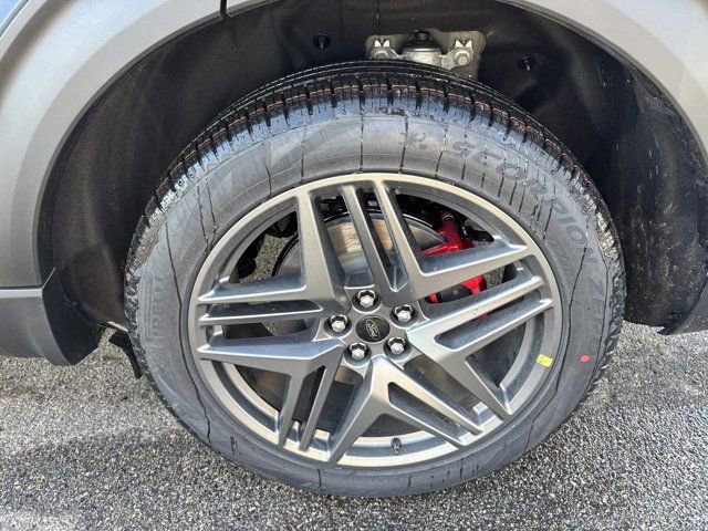 New 2026 Ford Explorer ST-Line w/ ST-Line Street Pack image 4