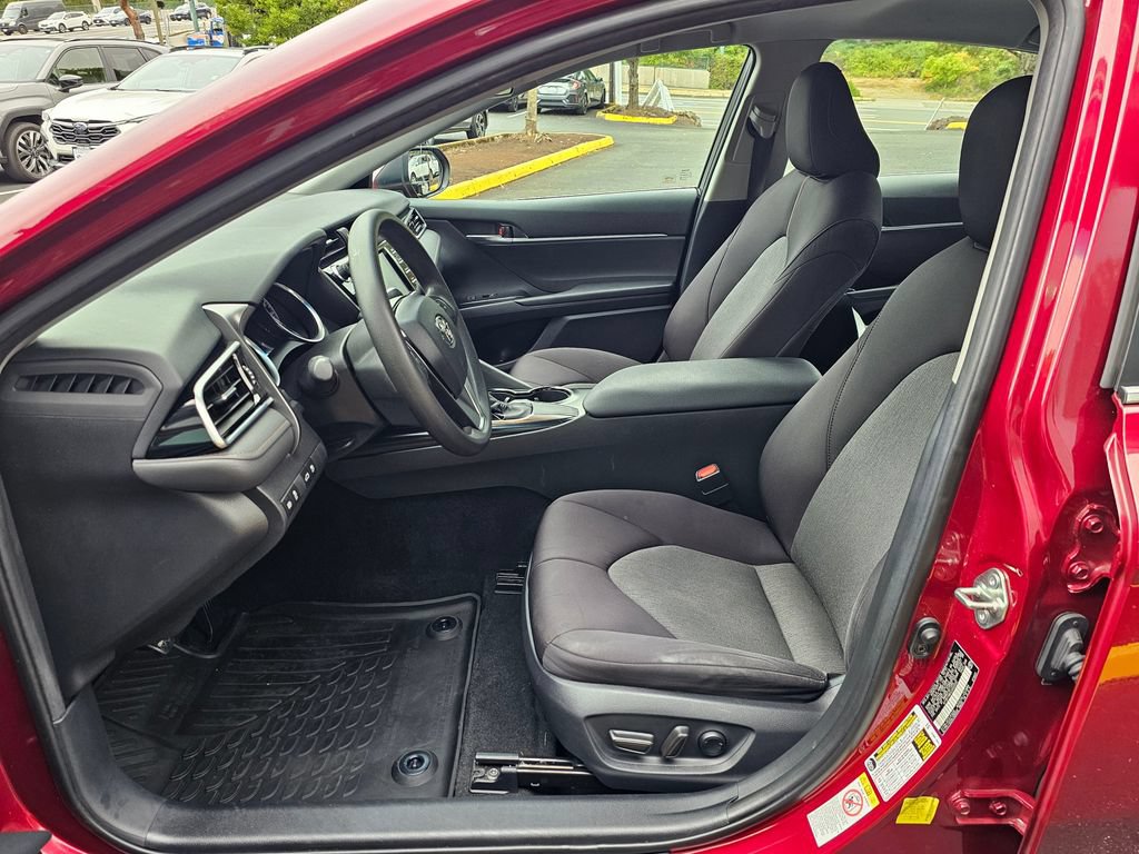 Used 2018 Toyota Camry LE FWD image 20